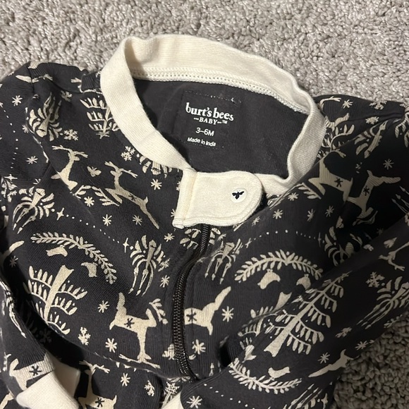 Burt’s Bee Baby holiday fam jams - Picture 2 of 4